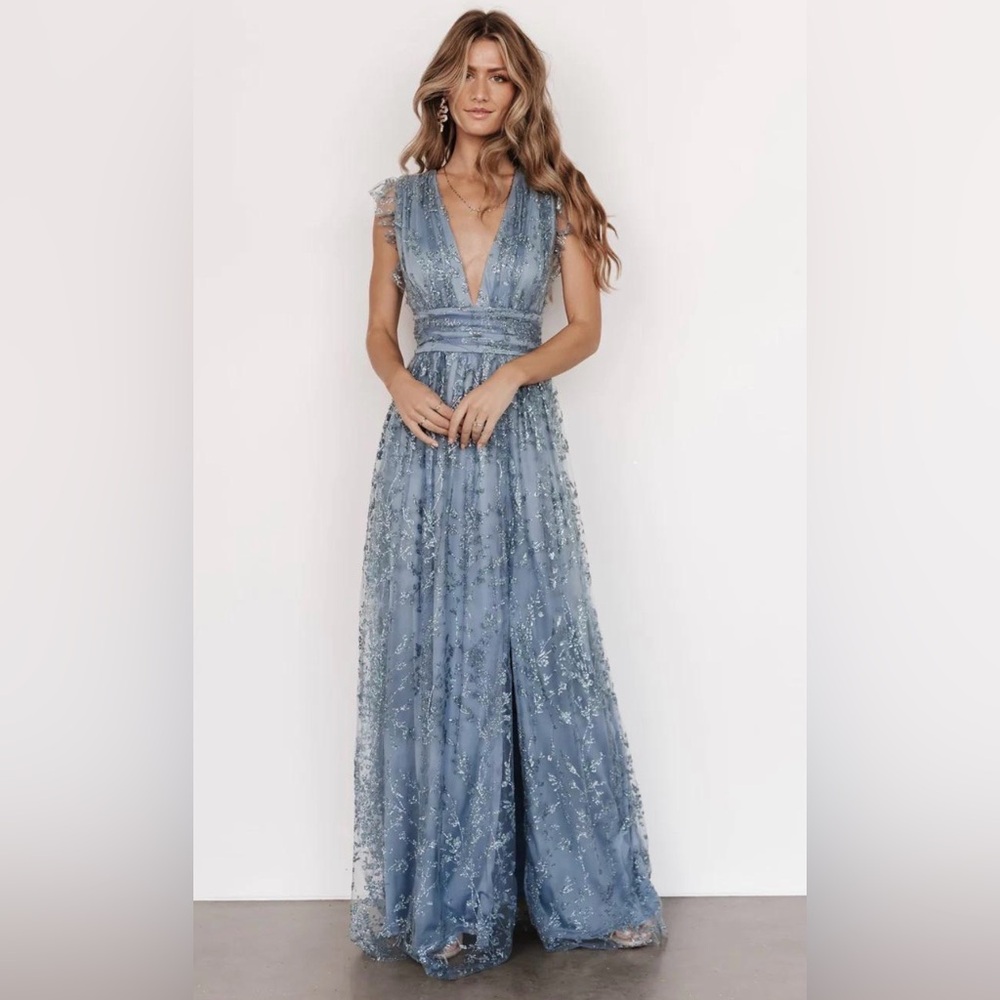 Elegant Blue Embroidered V-Neck Evening Dress